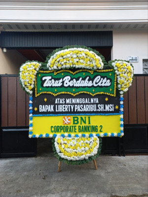 Papan Bunga Duka di Batu Meja