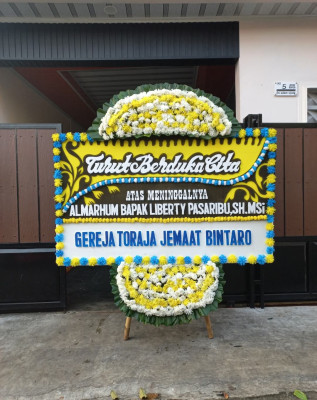 Papan Bunga Duka di Batu Meja