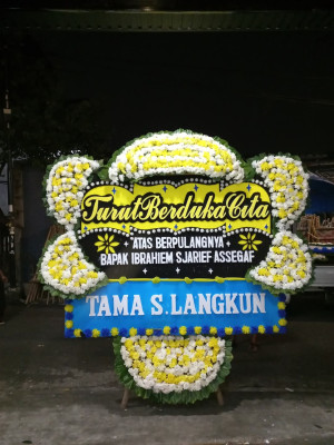Papan Bunga Duka di Batu Meja